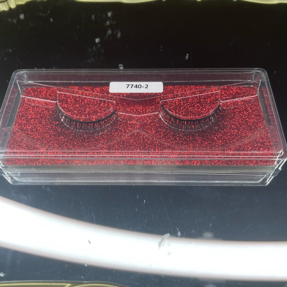 False Eyelashes - Picture 2 of 3